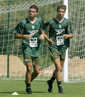 Pepe và Ronaldo khi còn ở đội U17 Bồ Đào Nha.